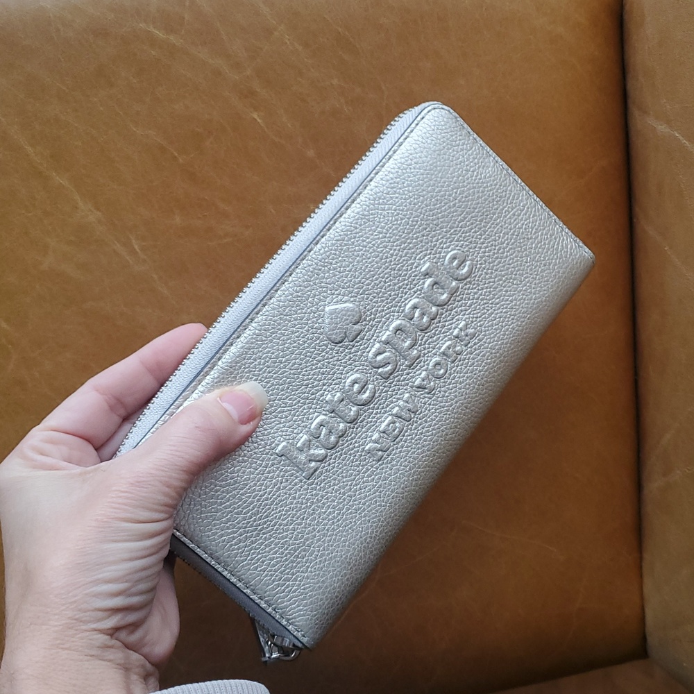 Kate Spade Larchmont Avenue Real Leather Pebbled Silver Zip Wallet Clutch Bag
